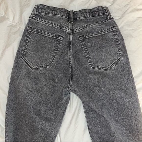 Abercrombie and Fitch Ultra High Rise 90s Straight Jean - Picture 5 of 7